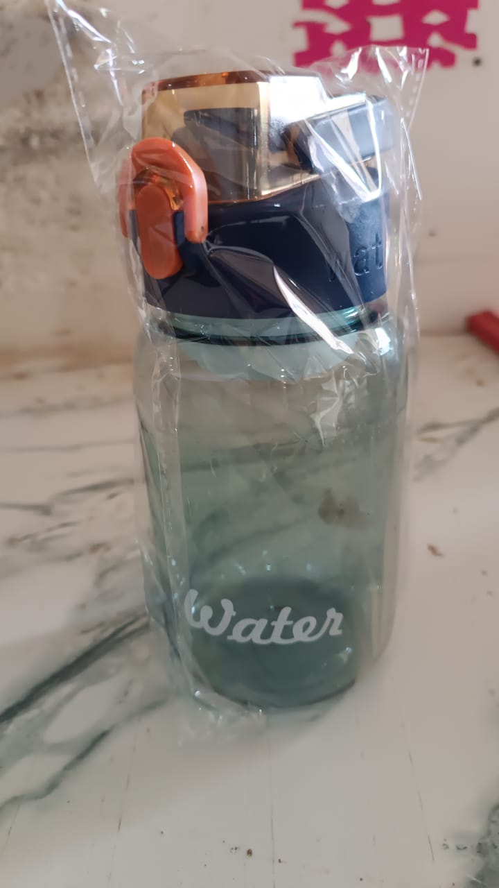 Blue Plastic Leak-Proof Flip Cap & Safty Lock Water Bottle (600ml Approx / 1 Pc) Blue Plastic Leak-Proof Flip Cap & Safty Lock Water Bottle (600ml Approx / 1 Pc)